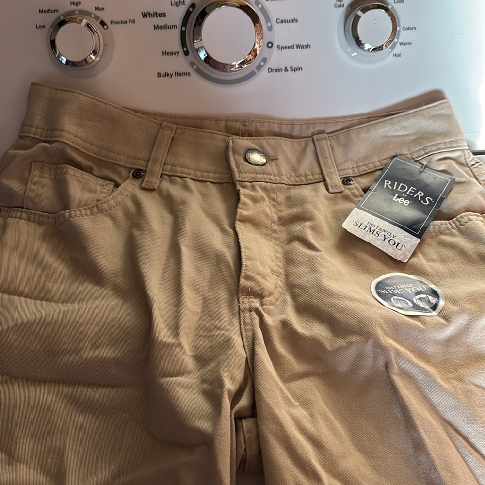 NWT Riders by Lee Tan Khaki Bermuda Shorts Instantly Slims You Irregular 10 M - Picture 10 of 16